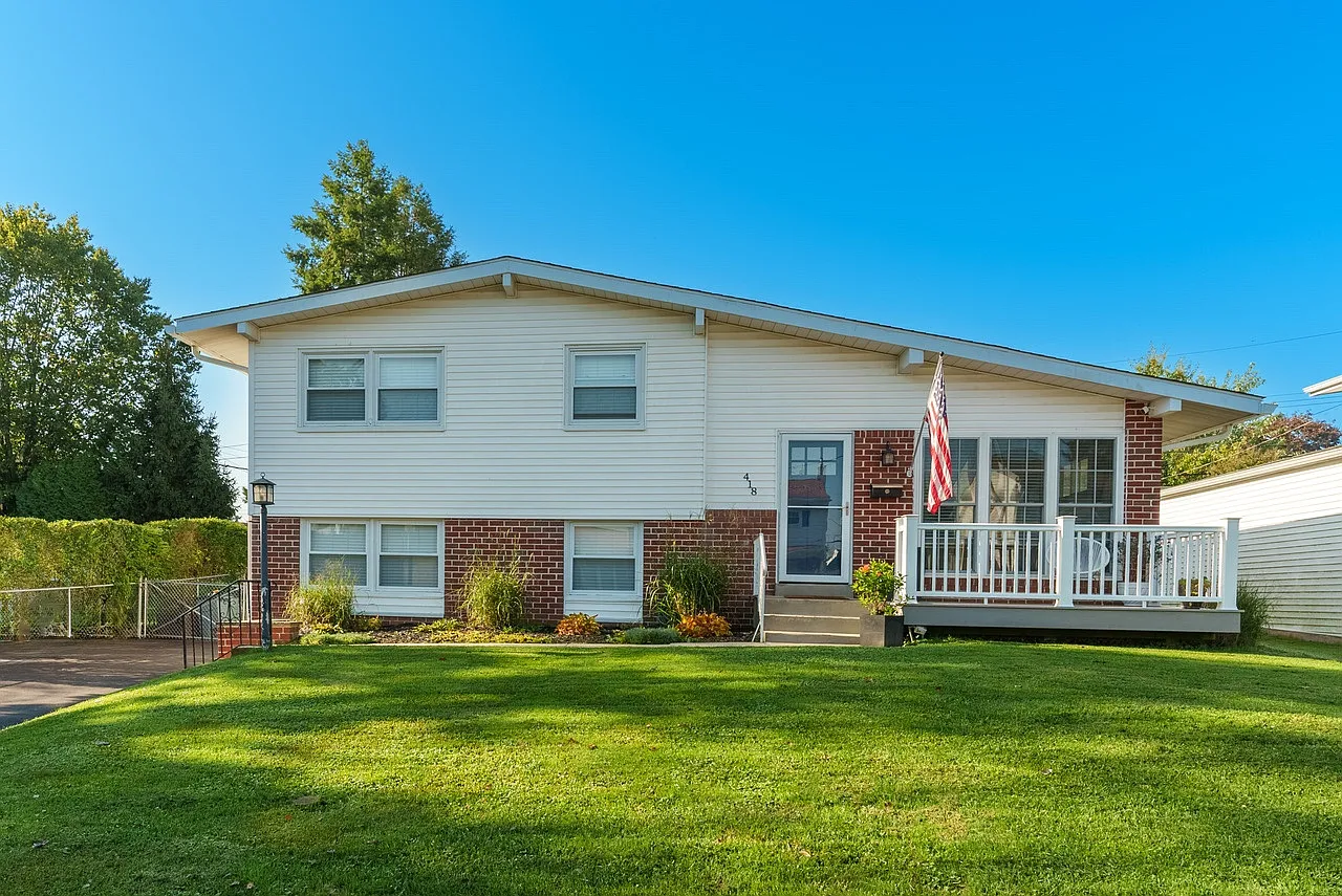 3 bed, 2.5 bath, 1600 sqft, $3,400 — Photo 1