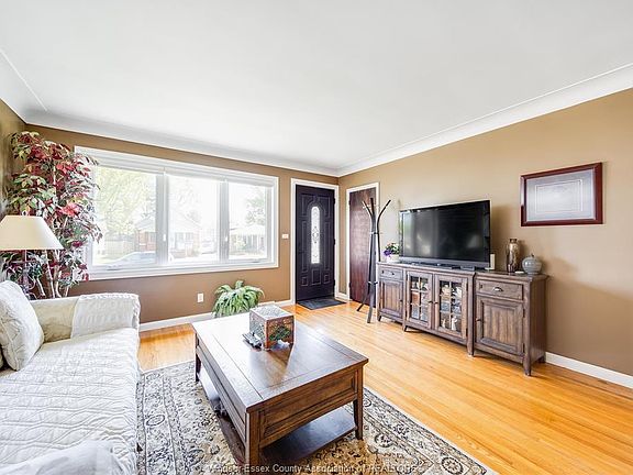 4th image of 1347 Bernard Rd