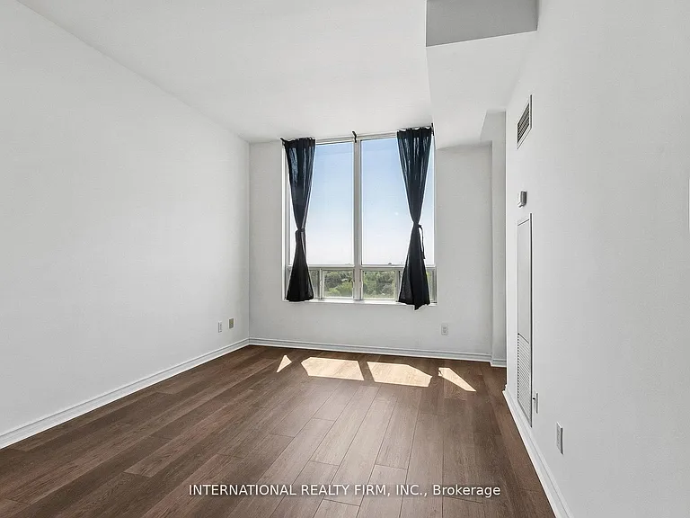3391 Bloor St W #1011 — Photo 7