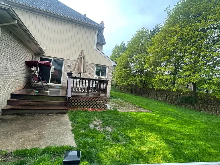 1027 Congress Dr — Photo 34
