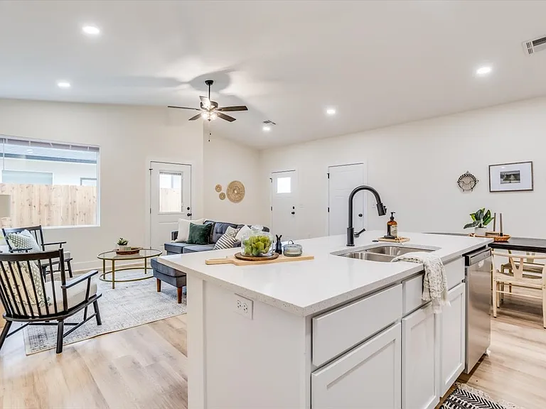 5644 E Bristol St — Photo 11