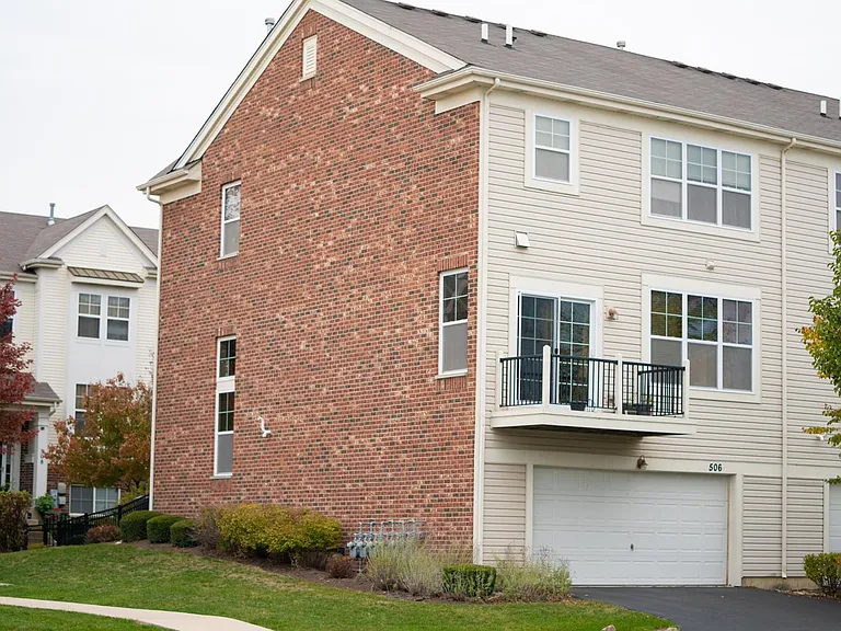 506 Grosvenor Ln — Photo 8