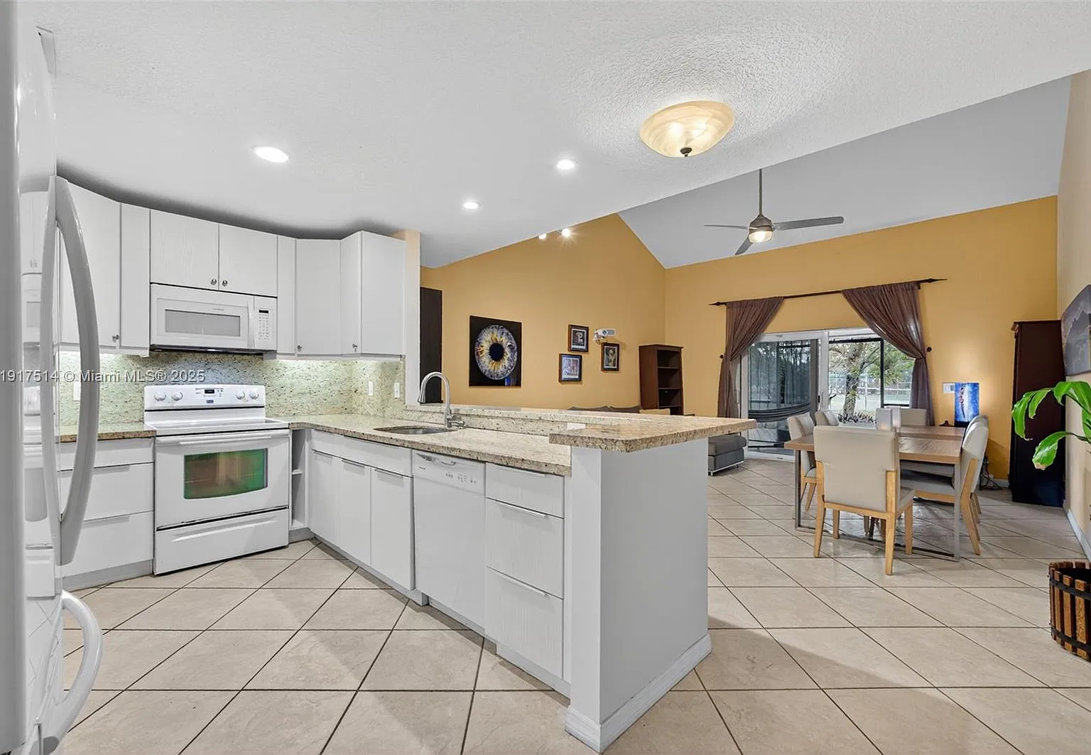 3 bed, 1400 sqft, $3,200 — Photo 2