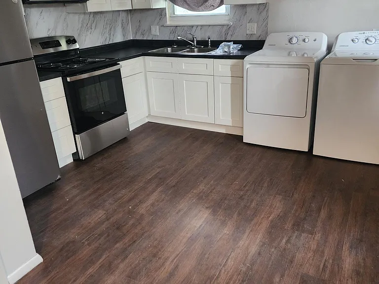 1563 Colorado St #B — Photo 2