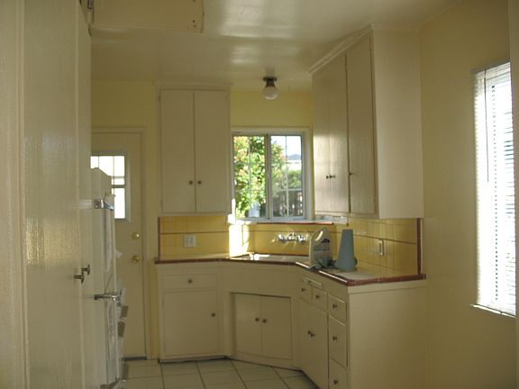 5th image of 11147 1/2 Acama St