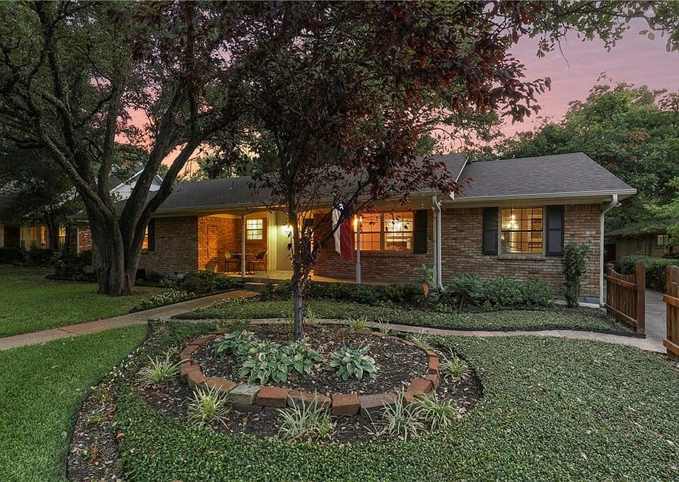 Welcome home to 708 Laguna Drive in the lovely Cottonwood Heights neighborhood!