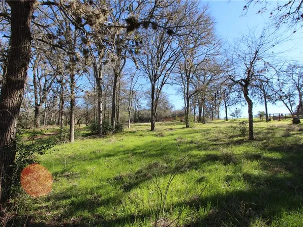 517 Tahitian Dr, Bastrop, TX 78602