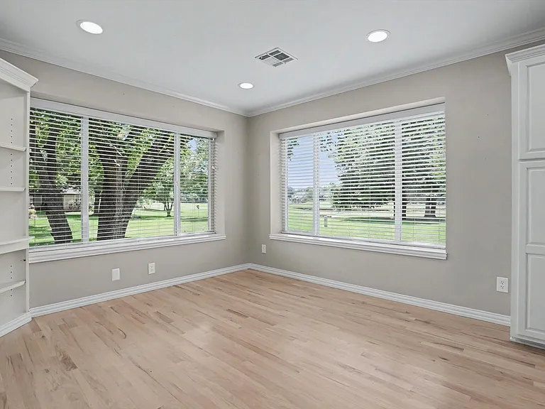 412 N Forest Ridge Blvd — Photo 15