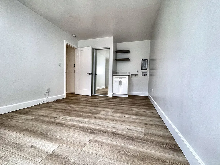 840 W 52nd St — Photo 10