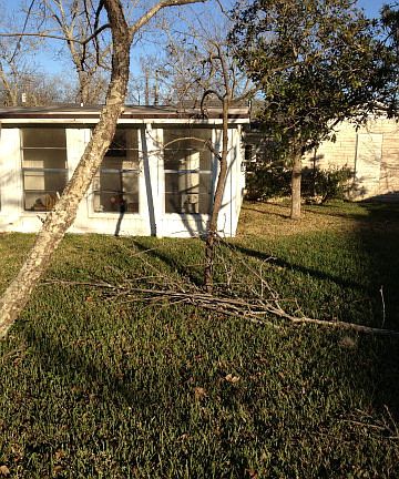 2nd image of 224 N Shady Oaks St