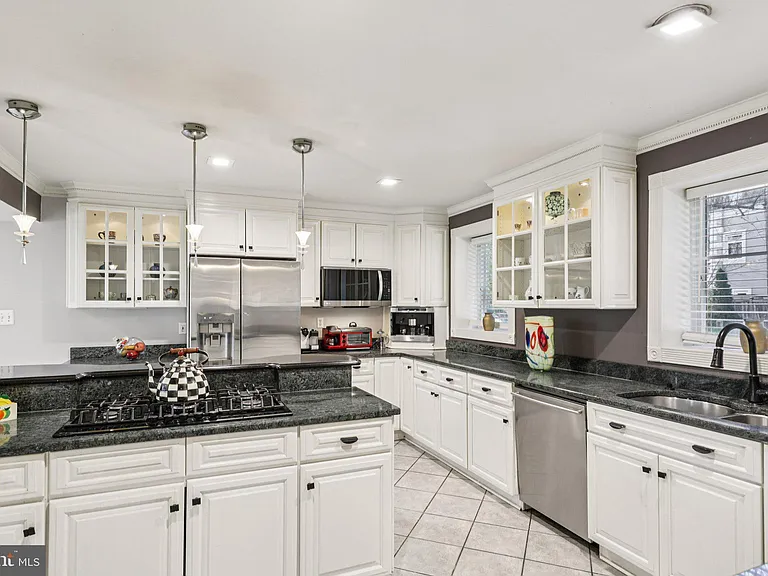 5301 Goldsboro Rd — Photo 13