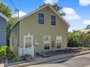 228 Poplar Ave, Galena, IL 61036