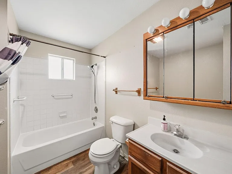 1017 Lions Park Dr — Photo 19