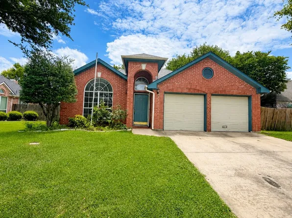 2707 Red Oak Dr, Grand Prairie, TX 75052