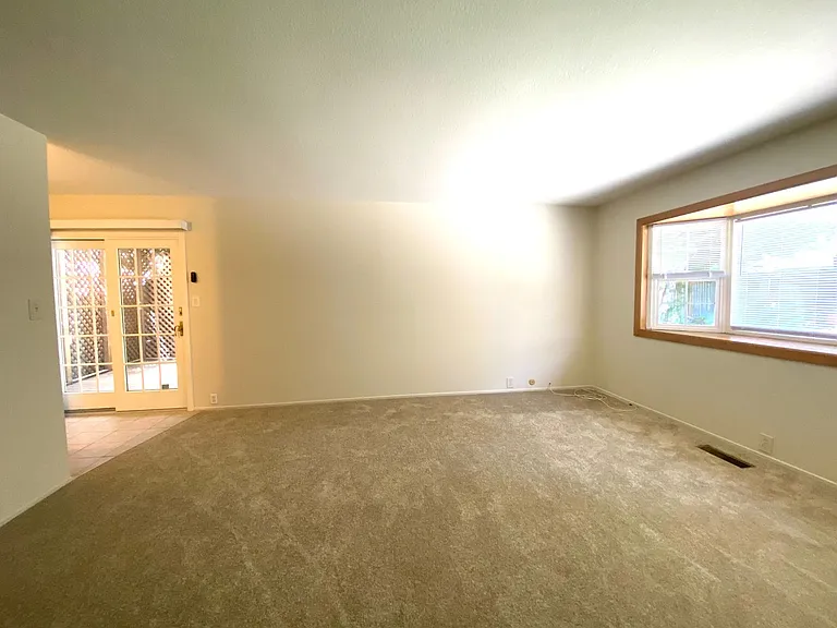 4653 Del Valle Pkwy — Photo 16