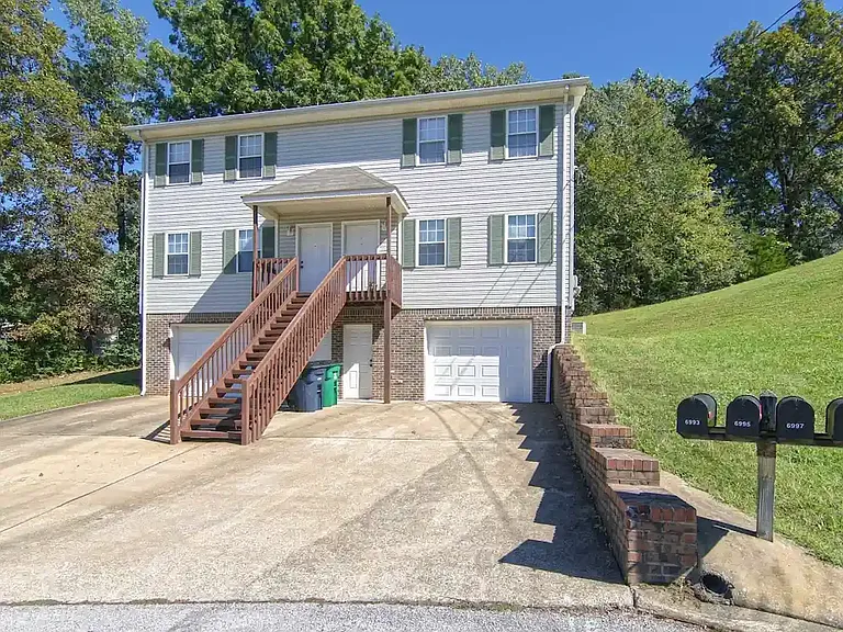 Tiffany Lane Duplexes — Photo 21