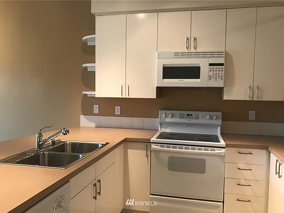 2nd image of 910 Gladstone #205