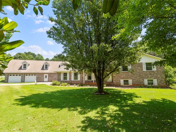 102 Sunset Ct, Easley, SC 29642