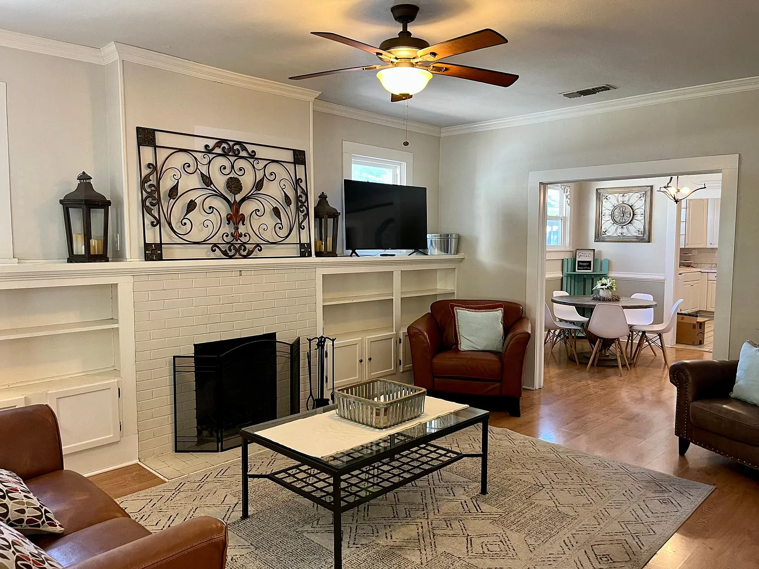 4 bed, 1643 sqft, $4,900 — Photo 4