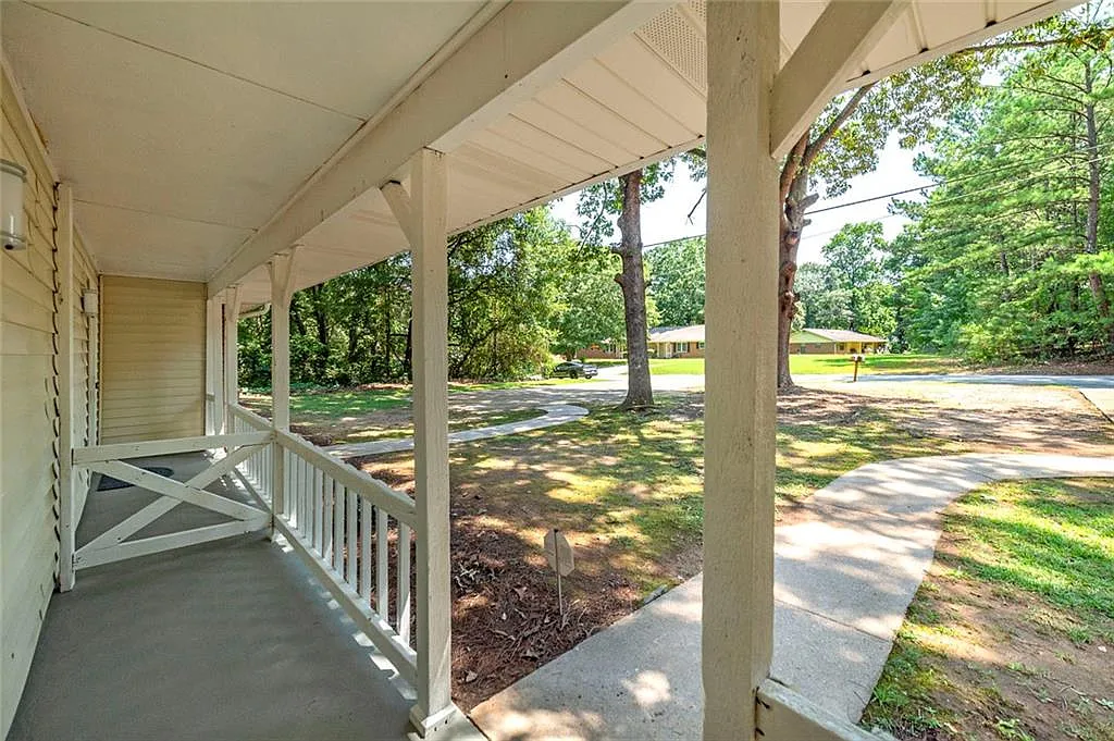 2 bed, 2.0 bath, 1203 sqft, $1,650 — Photo 2