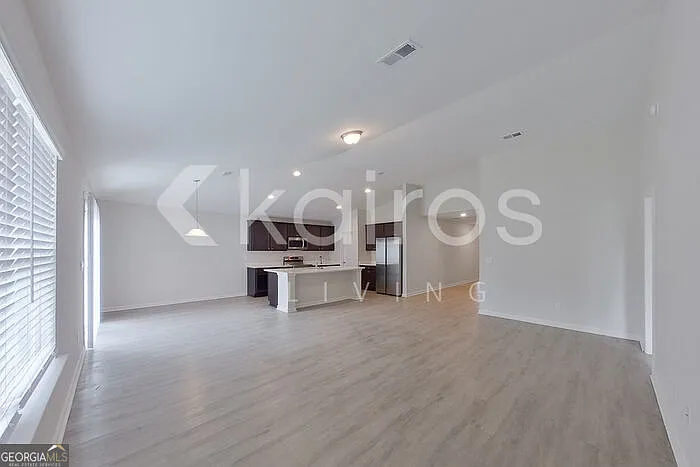 3 bed, 2.0 bath, 3466 sqft, $1,995 — Photo 2