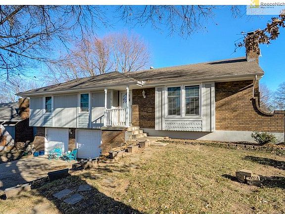 2nd image of 1017 SW Elwood Dr