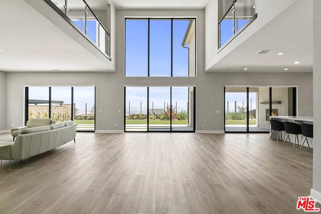 5 bed, 5.5 bath, 5200 sqft, $13,000 — Photo 4
