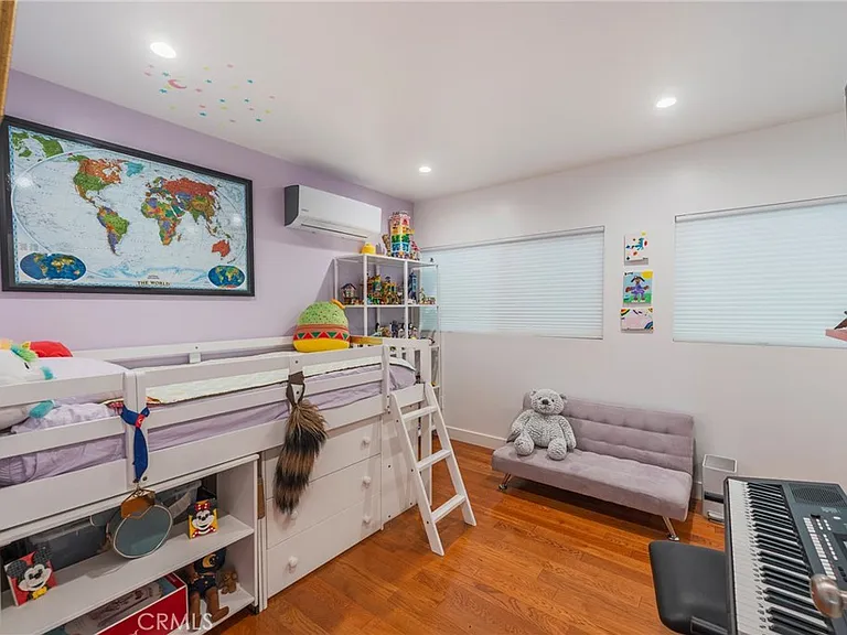 526 Crane Blvd — Photo 12