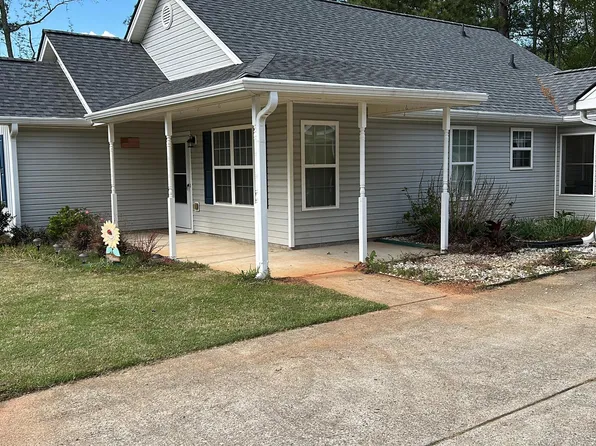 1256 Clearwater Dr, Winder, GA 30680