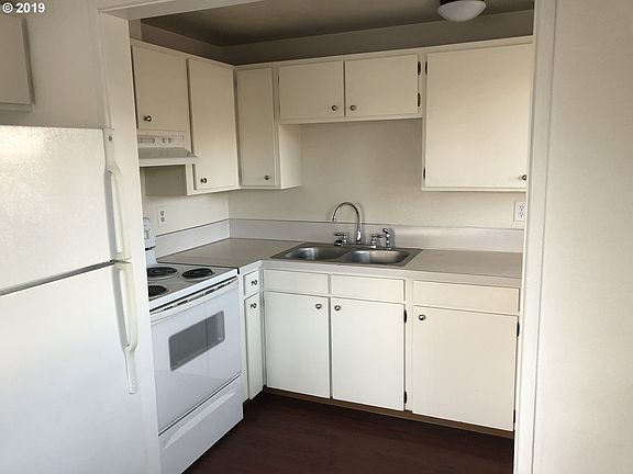 3rd image of 2919 Caples Ave