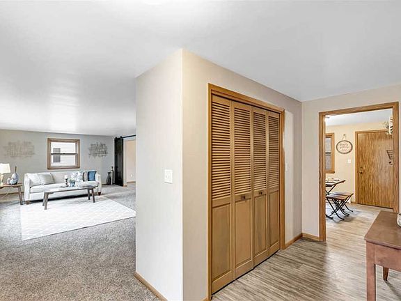 5th image of 300 Simonet St