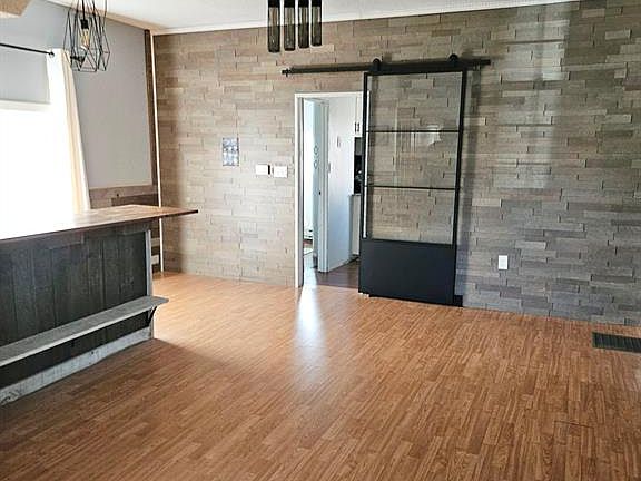 5th image of 427 Cameron Ave