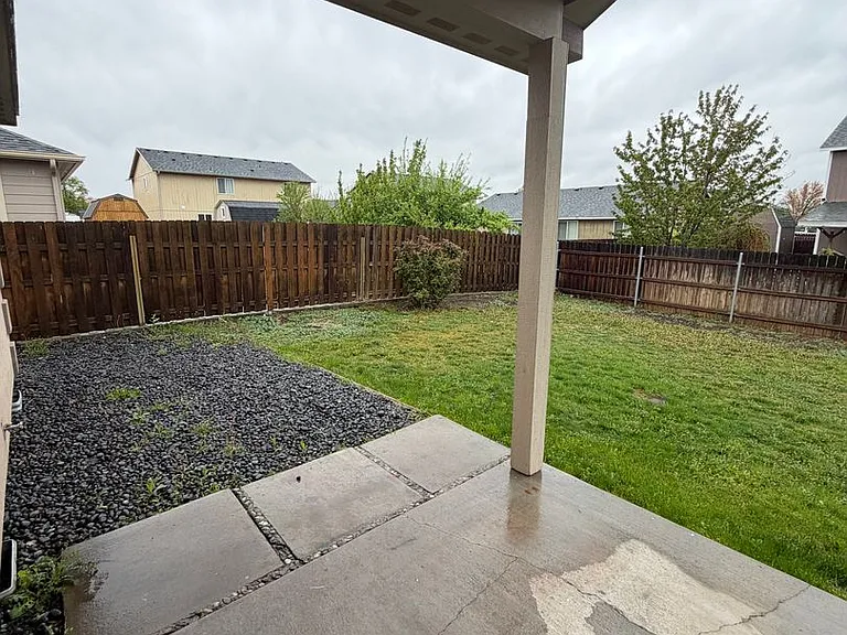 215 N Wellington St — Photo 18