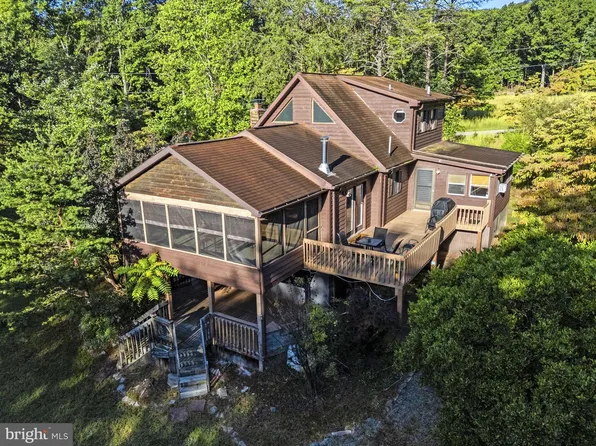 205 Candlewood Ln, Great Cacapon, WV 25422