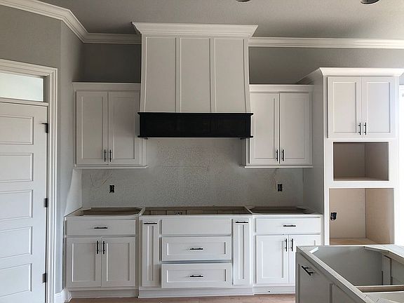 4th image of 1600 Ella Pl