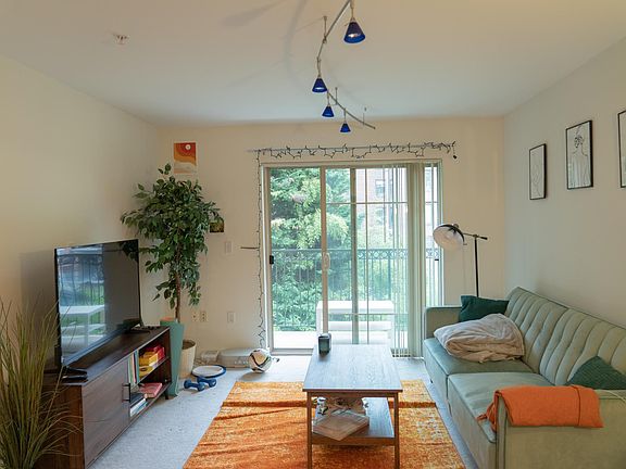3rd image of 700 E Denny Way Unit 402