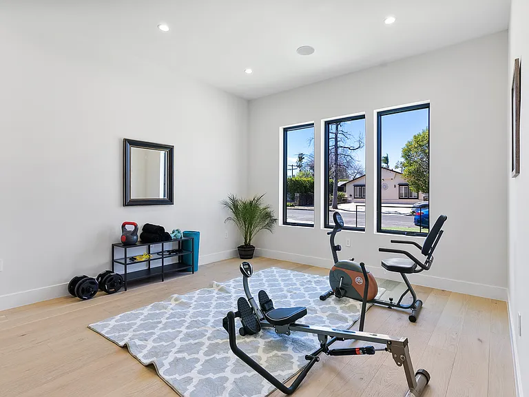 5012 Enfield Ave — Photo 17