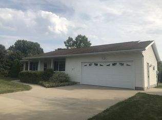 915 NW 6th St, Galva, IL 61434