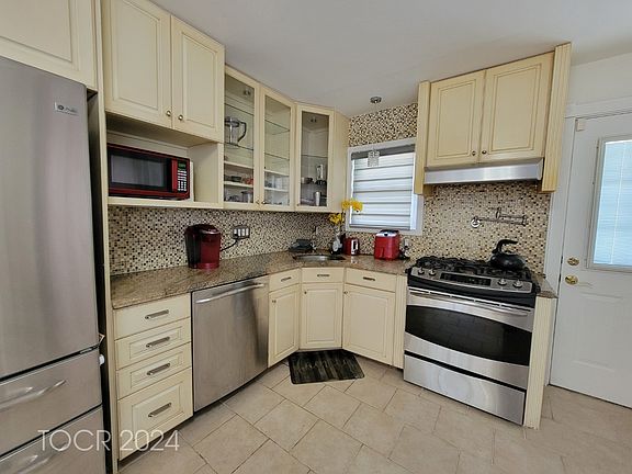 5th image of 67 Norwood Ave