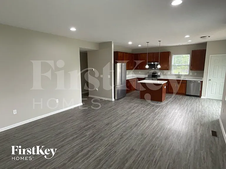 1624 Rosemore Ln — Photo 3