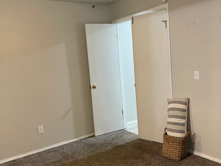 9905 S Clegern Ave — Photo 7