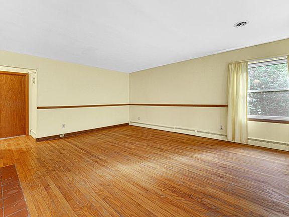 5th image of 608 S Park Dr