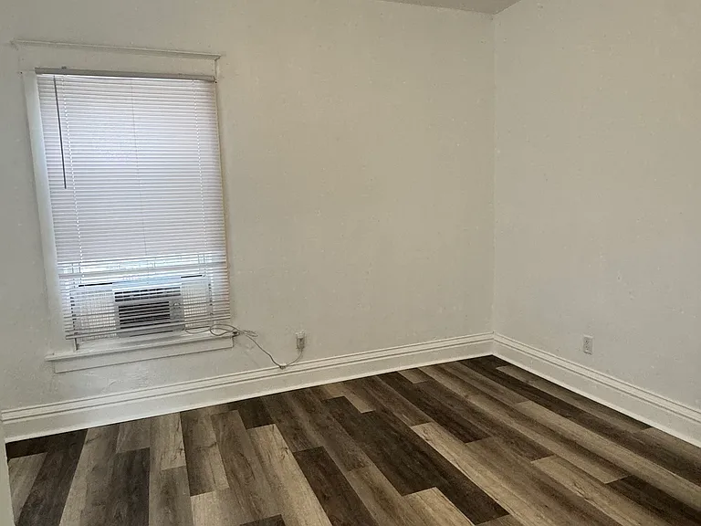 306 N Center St — Photo 6
