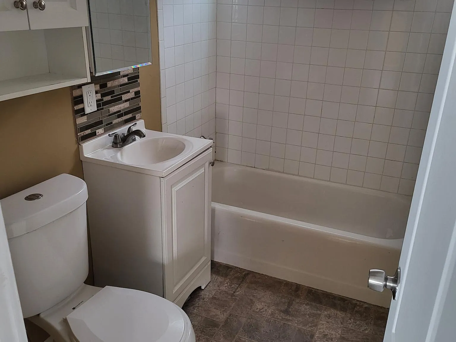 2 bed, 850 sqft, $950 — Photo 3