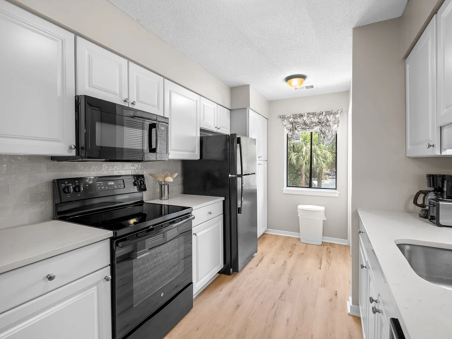 2 bed, 969 sqft, $2,650 — Photo 2