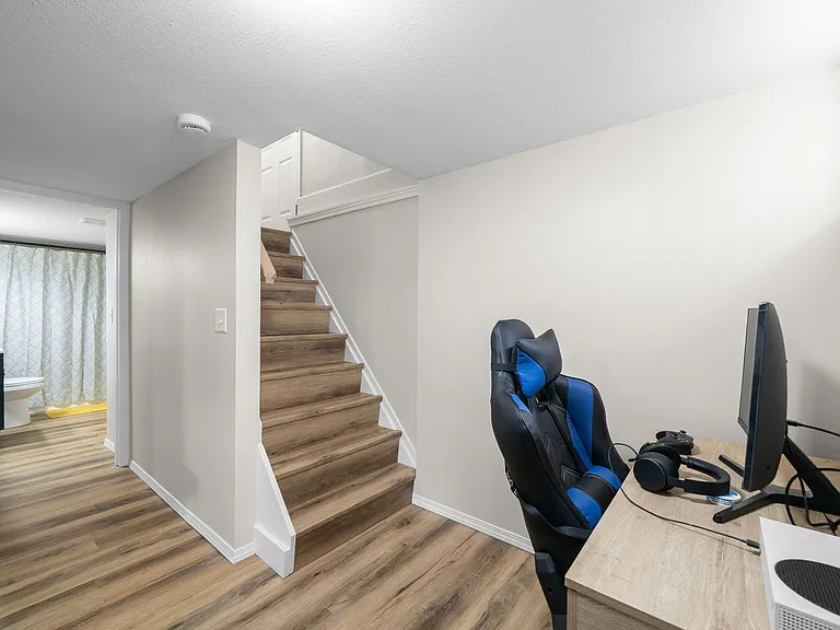 324 S Omaha Ave — Photo 8