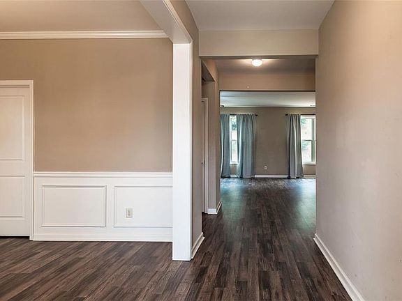 2nd image of 5931 Waterway Pl
