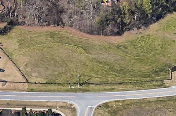 4th image of 2730C Camp Branch Rd