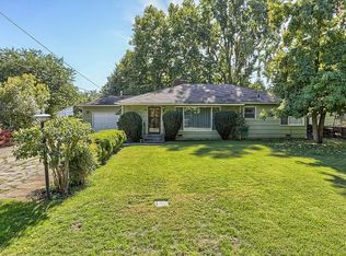 215 N 2nd St, Talent, OR 97540