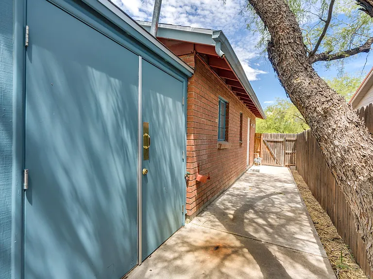 1120 E Waverly St — Photo 30